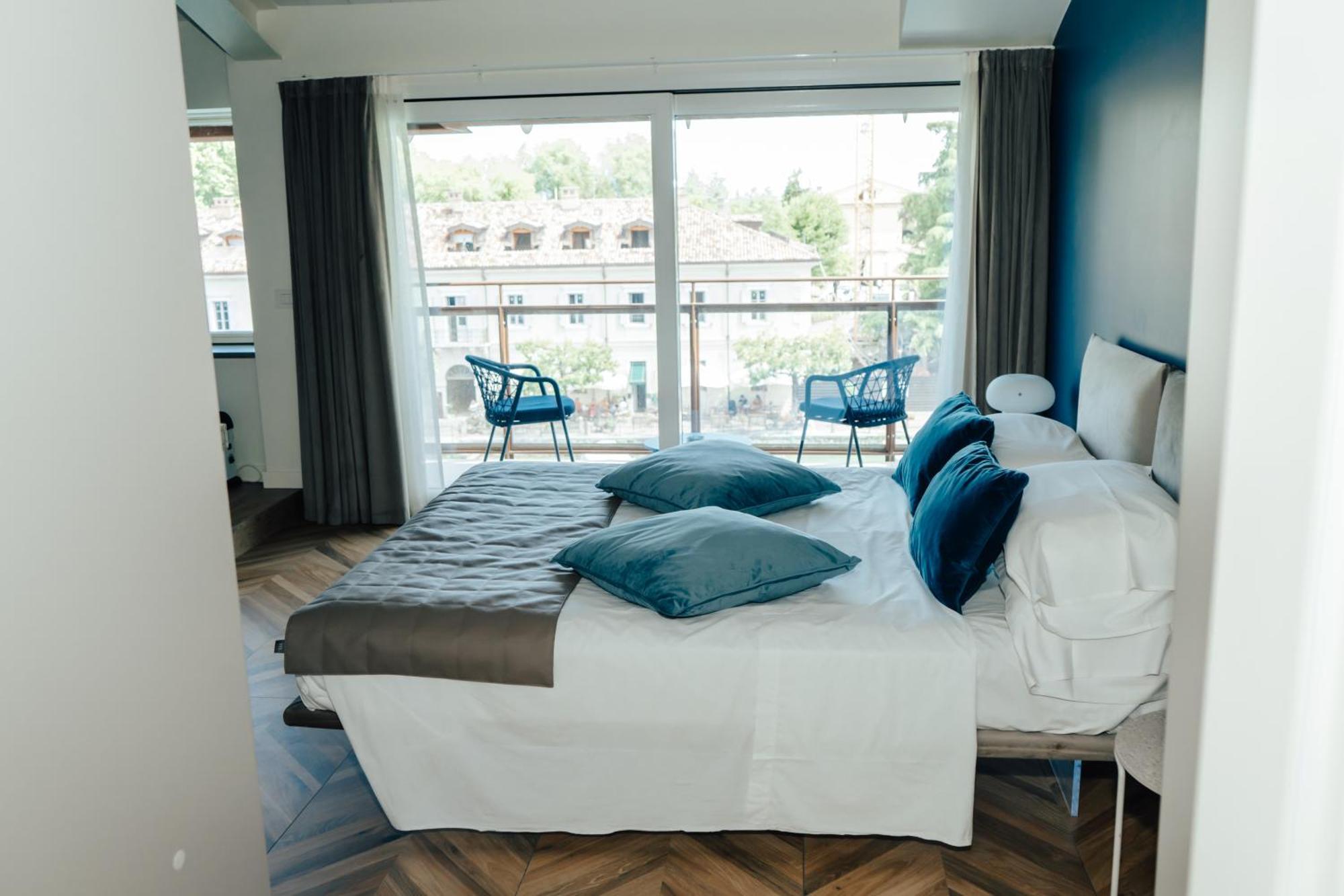 C House Rooms Lake Πεσκιέρα ντελ Γκάρντα Εξωτερικό φωτογραφία