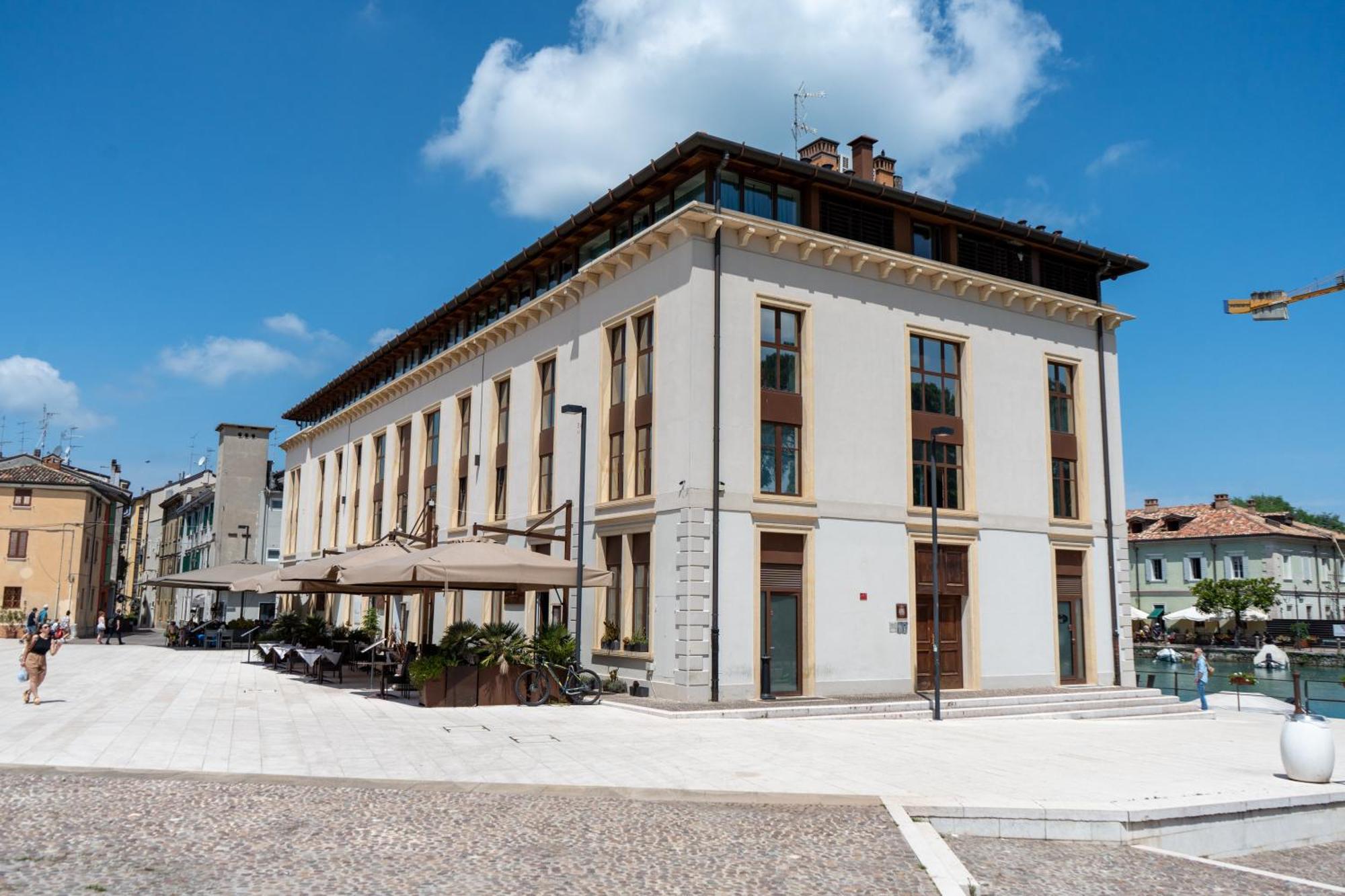 C House Rooms Lake Πεσκιέρα ντελ Γκάρντα Εξωτερικό φωτογραφία