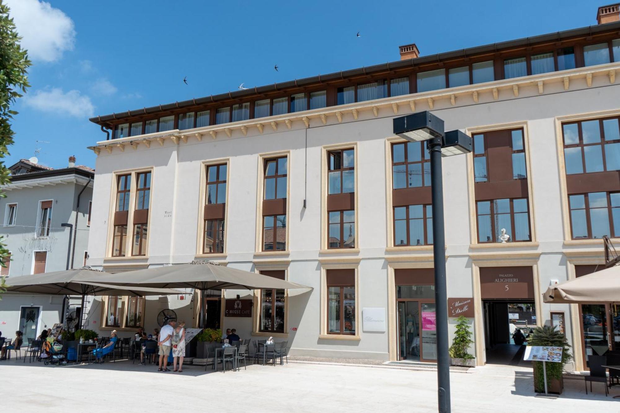 C House Rooms Lake Πεσκιέρα ντελ Γκάρντα Εξωτερικό φωτογραφία