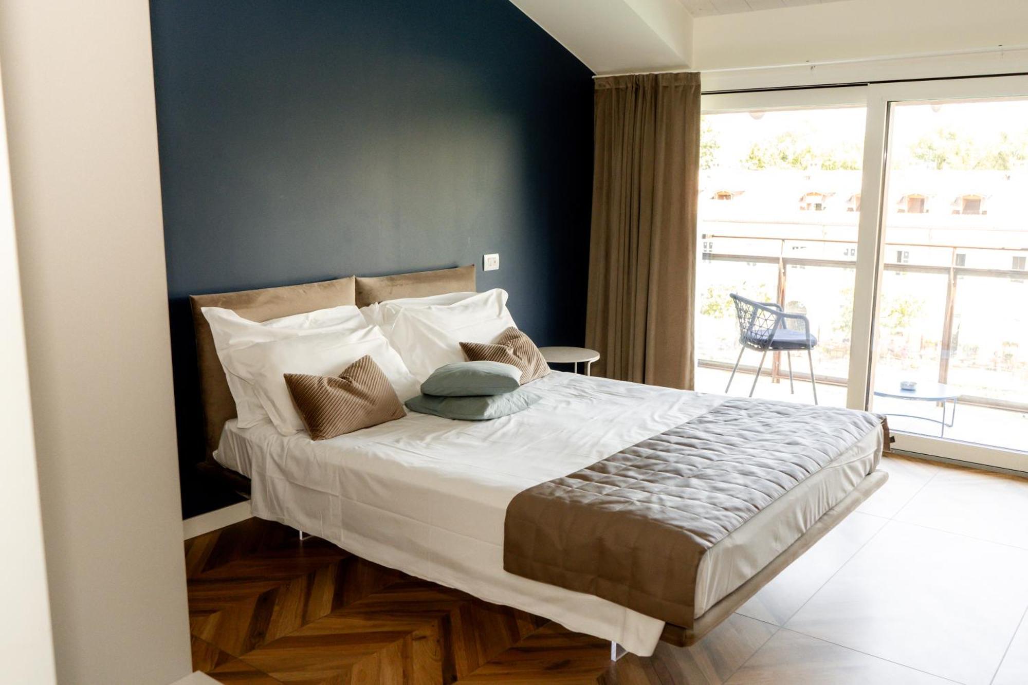 C House Rooms Lake Πεσκιέρα ντελ Γκάρντα Εξωτερικό φωτογραφία