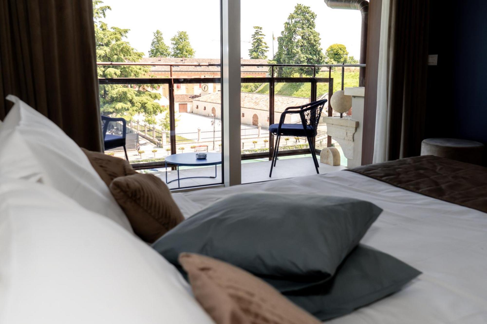 C House Rooms Lake Πεσκιέρα ντελ Γκάρντα Εξωτερικό φωτογραφία