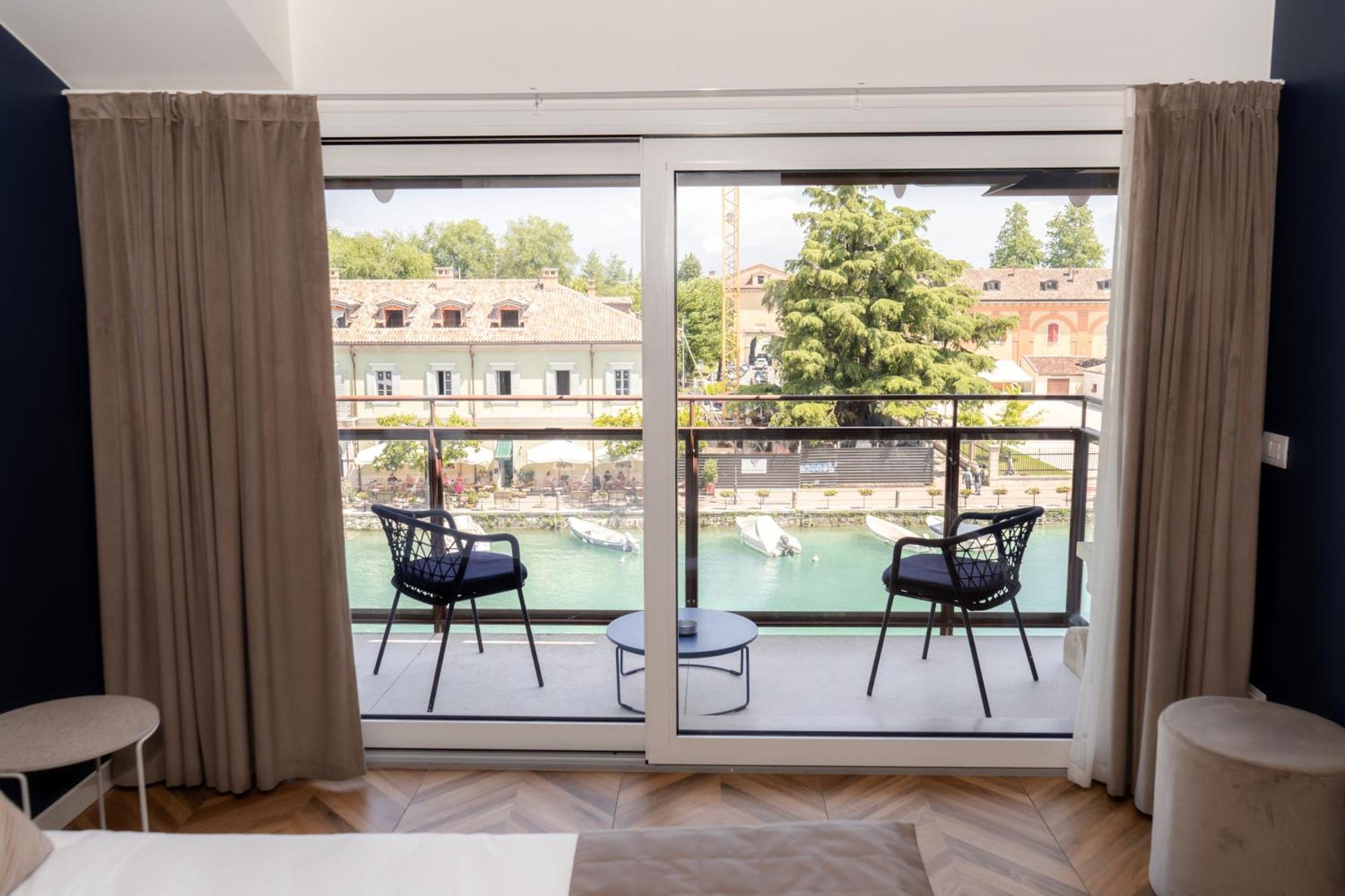 C House Rooms Lake Πεσκιέρα ντελ Γκάρντα Εξωτερικό φωτογραφία