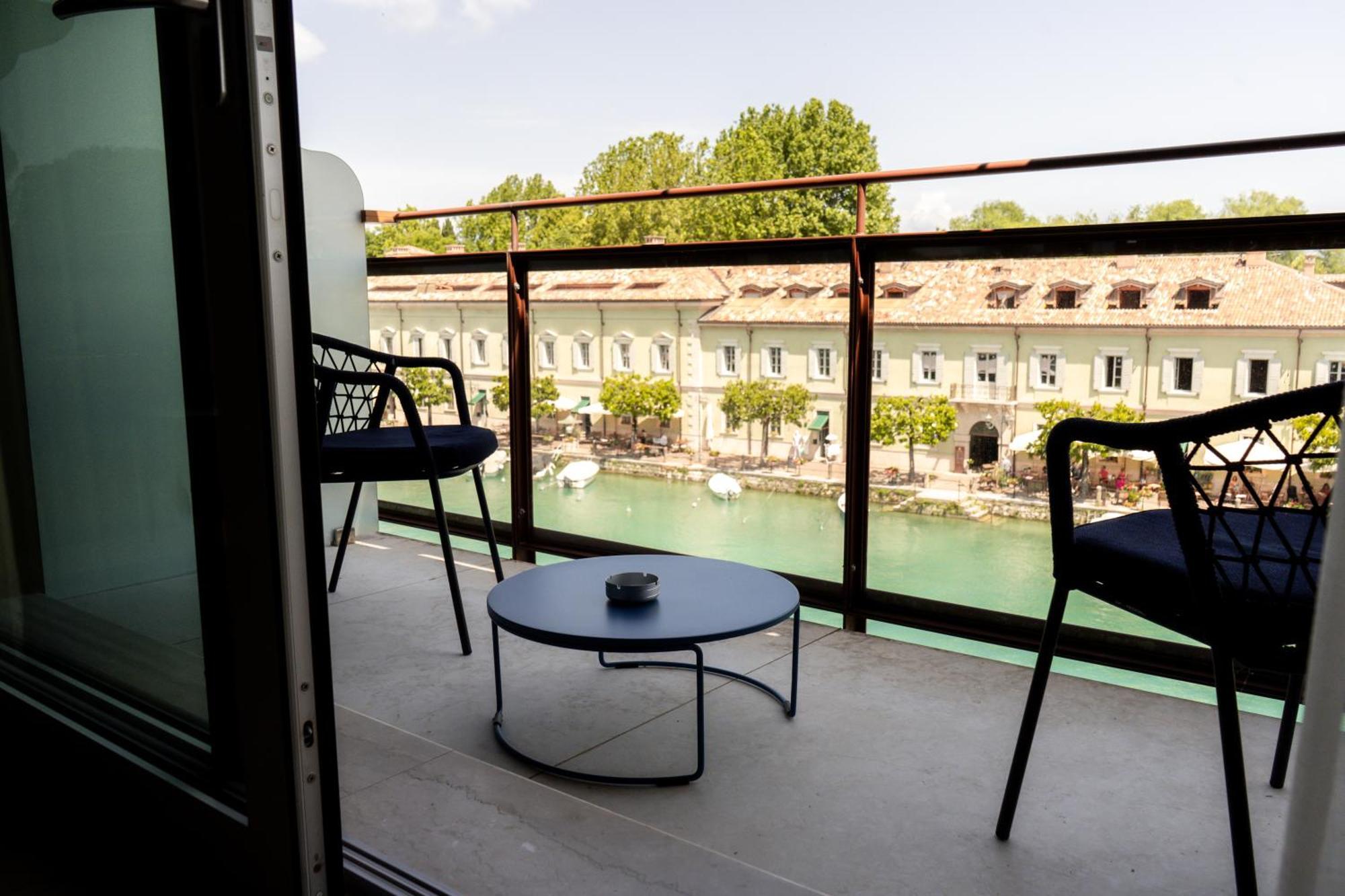 C House Rooms Lake Πεσκιέρα ντελ Γκάρντα Εξωτερικό φωτογραφία